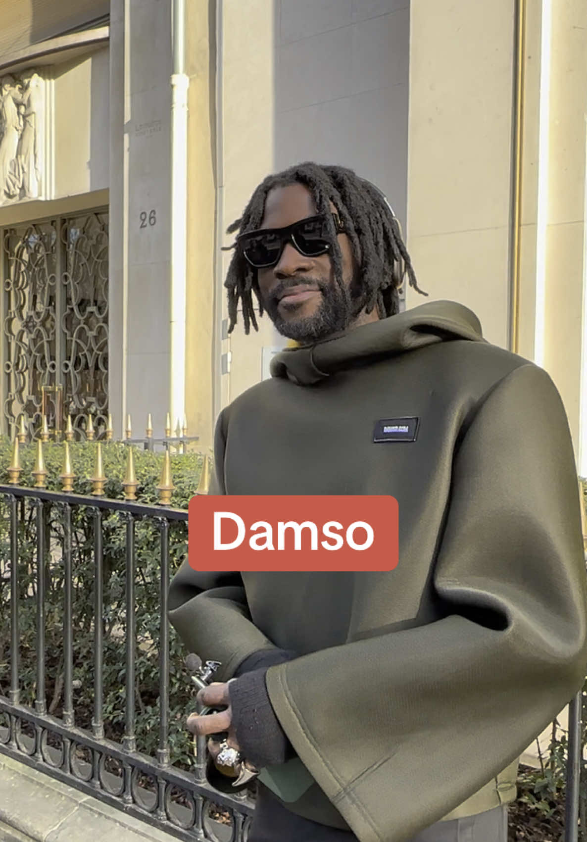 Streetstyle à Paris by @Ο Π Ρ Σ Τ Υ Φ Χ Ψ Ω hyper stylé  Merci infiniment à Damso pour sa gentillesse sa bienveillance et son temps c’est littéralement la personne la plus cool de la terre ☺️ Coup de cœur pour son haut de son merch  Pantalon #rickowens  Chaussures @Christian Louboutin  #StreetStyle #damso #outfitoftheday 