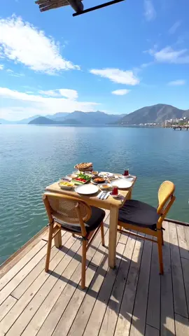 Marmaris’te sahilde güne kahvaltı ile başlamak 😍 #marmaris #muğla 