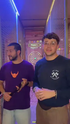 ¿Cuál es tu estilo de lanzador? Tienes algún amigo o conocido con algún otro estilo único?  Ponlo en comentarios ! #elhachazo #tirodehacha #lanzarhacha #trickshot #axe #axethrwoing #madrid #valencia #murcia
