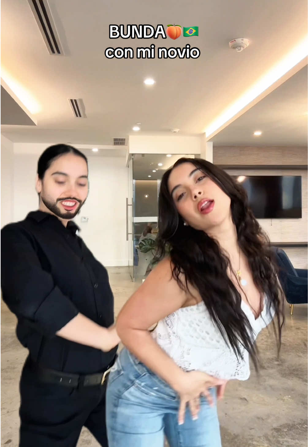 dc: me🤭 @emilia 🍑 @Luísa Sonza #bunda #emilia #bundachallenge 