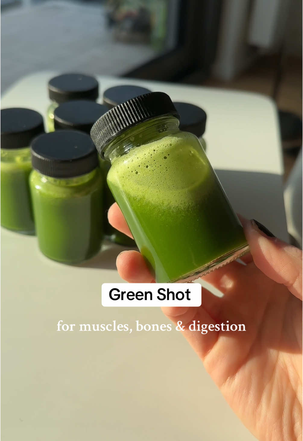 Recipe: 🥒 - 100g spinach - 3 lemons - 1 tuber of ginger - 1 cucumber #healthyrecipes #healthyliving #health #detox #weightloss #antibloating #cleanfood #Recipe #glowingskin #skincare #juice #healthyfood #healthydrink #healthyjuice #greenjuice #organicfood #organic #organicfruits 