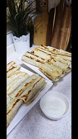 شاورما دجاج بيتوتي مع الثوميه طعم يهبل وسريعه من غير عجن  #وصفات_سهله #foryou #طبخ #رمضان #viral #fyp 