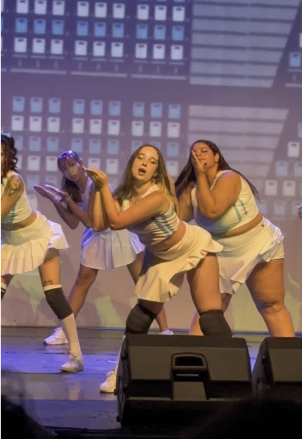 Debut MAMA #fancam Sophia (cheerleader version)📣 já estou com saudades dessa apresentação✨ te amo meninas! #debut #katseye #sophiakatseye #dance #danceperformance #jennie #cover #fyp #kpop  