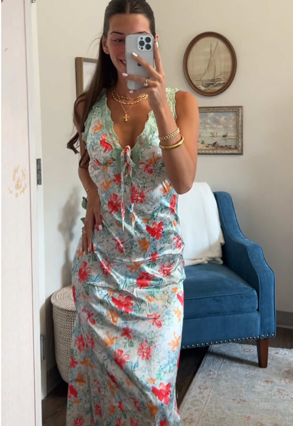 the colors of this dress omg🍓🐚🌼🌴