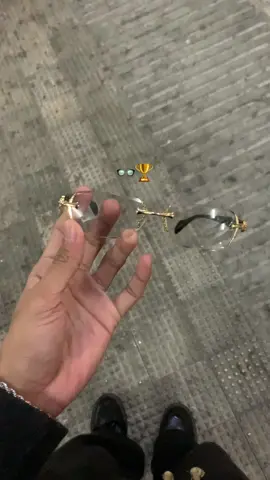 #fypage #antiradiationglass #photochromiceyeglass #rimlesseyeglasses 