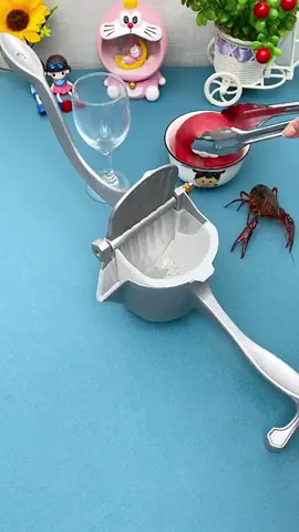 #fyp #foryou #tiktokmalaysia #household #KitchenHacks#juicer #manualjuicer#handjuicer#juicesqueezer#practical 