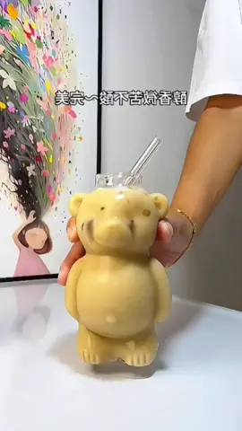 Gelas kaca berbentuk beruang lucu estetik. #gelas #gelaskaca #gelasberuang #gelasberubahwarna 