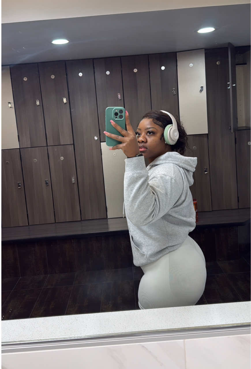 It’s been a minute      #lockedin #gym #fypシ゚viral #activelifestyle #haitiantiktok #womenfitness #tray💚 