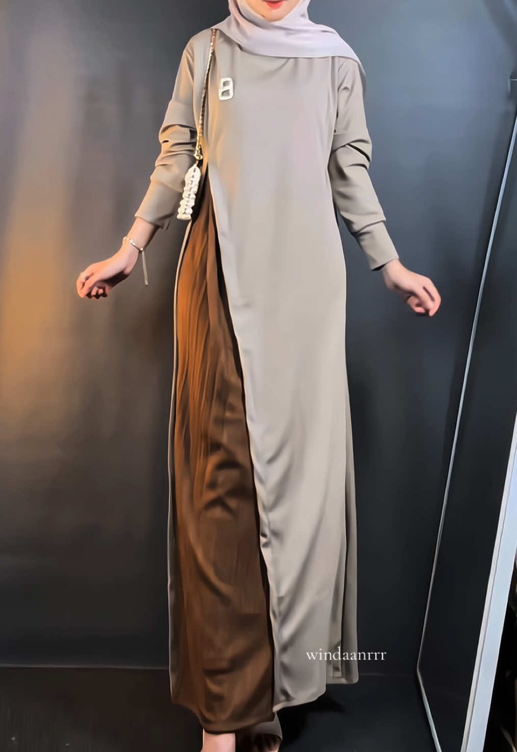 100rban udah dapetin dress secakepp ini 😍🤎✨ #longdress #dresscantik #dresslebaran #dressknit #dressbelahsamping #gamislebaran #gamiskondangan #gamisdaily 