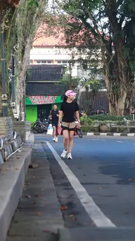 Kakak @deboradevita_ ini bikin kameraku gagal Fokus , hihiihi #alunalunpancasilasalatiga #fotoyusalatiga #java #salatiga #salatigahits #fyp #viraltiktok #sporttiktok #model #fxsportlens #salatigatiktok #cantik #jalanjalan #lari #sport #pelarikonten 