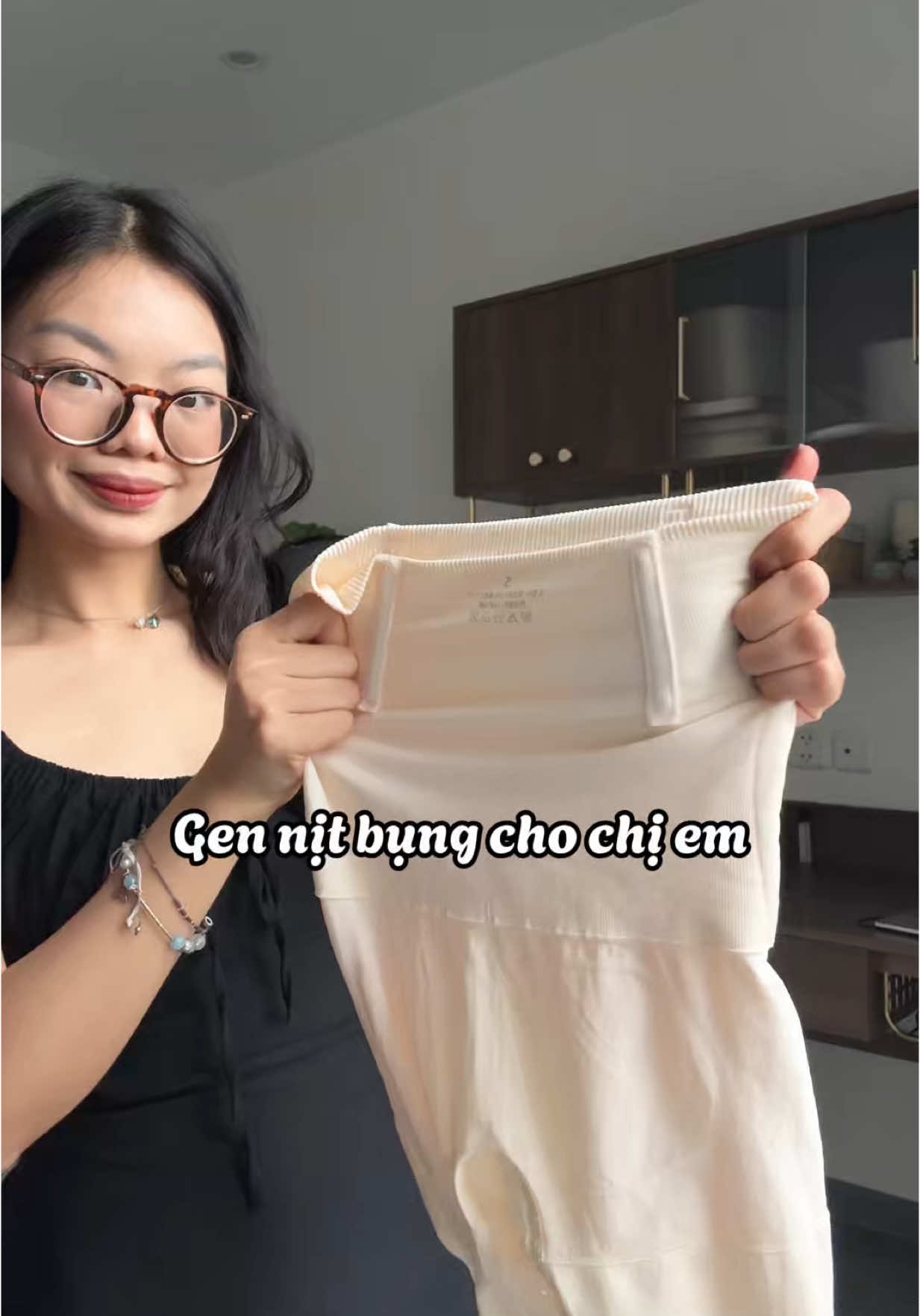 Bí kíp mặc mấy mẫu đầm body ạ 💅🏼 #reviewlamdep #goclamdep #quangenbung #dollysecret 