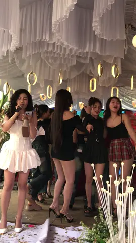 Rim Tây cùng các idol😍. Gái Gia Lai