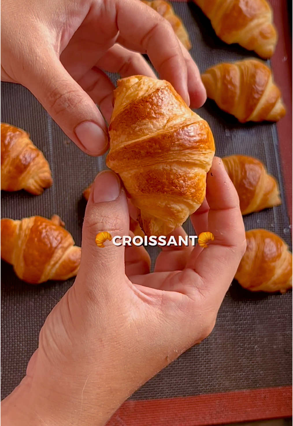 Làm bánh sừng bò tại nhà đơn giản 😜 🥐 Mini Croissant🥐 Cách làm và công thức chia sẻ ở video sau nha ❤️ #xh #xuhuong #fyp #LearnOnTikTok #changpastry #croissant #cooking #ancungtiktok 