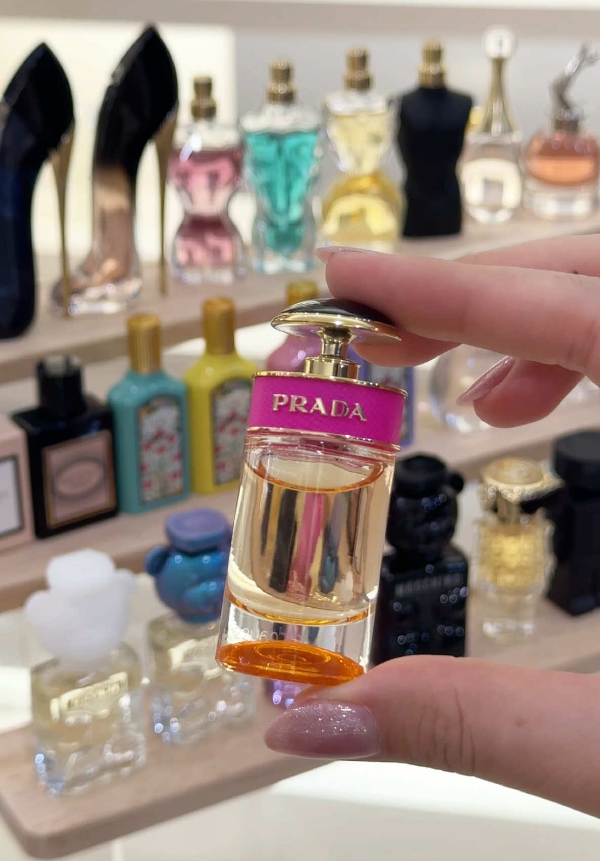 Bộ sưu tập sương sương cái kệ phía sau thôi ạ 😆 #annora #annoravn #perfume #miniperfume #perfumetiktok #fyp #review #beauty #nuochoa #nuochoachinhhang #nuochoanam #nuochoanu #nuochoamini #xuhuongtiktok #xuhuong 