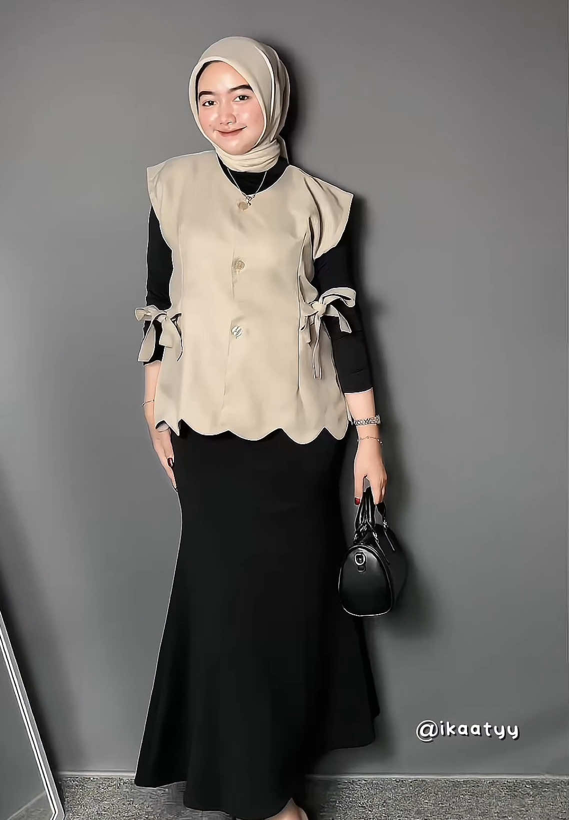 Cantik pake banget vest nya jadi vest favorit akuni🤪😍 #vestwanita #outfitideas #cheristvest #vestwanitakekinian #OOTD #outfitbukber 