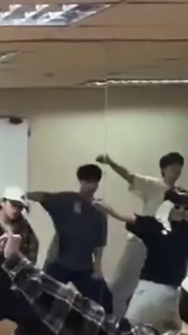 Andres dancing daleng dale, sobrang cutie niya sumayaw 😩 #AndresMuhlach #Andres #Keifer #AMNSE #angmutyangsectione #VivaOne #vivaartistsagency #foryoupage #foryou #foru #fyp @Andres 