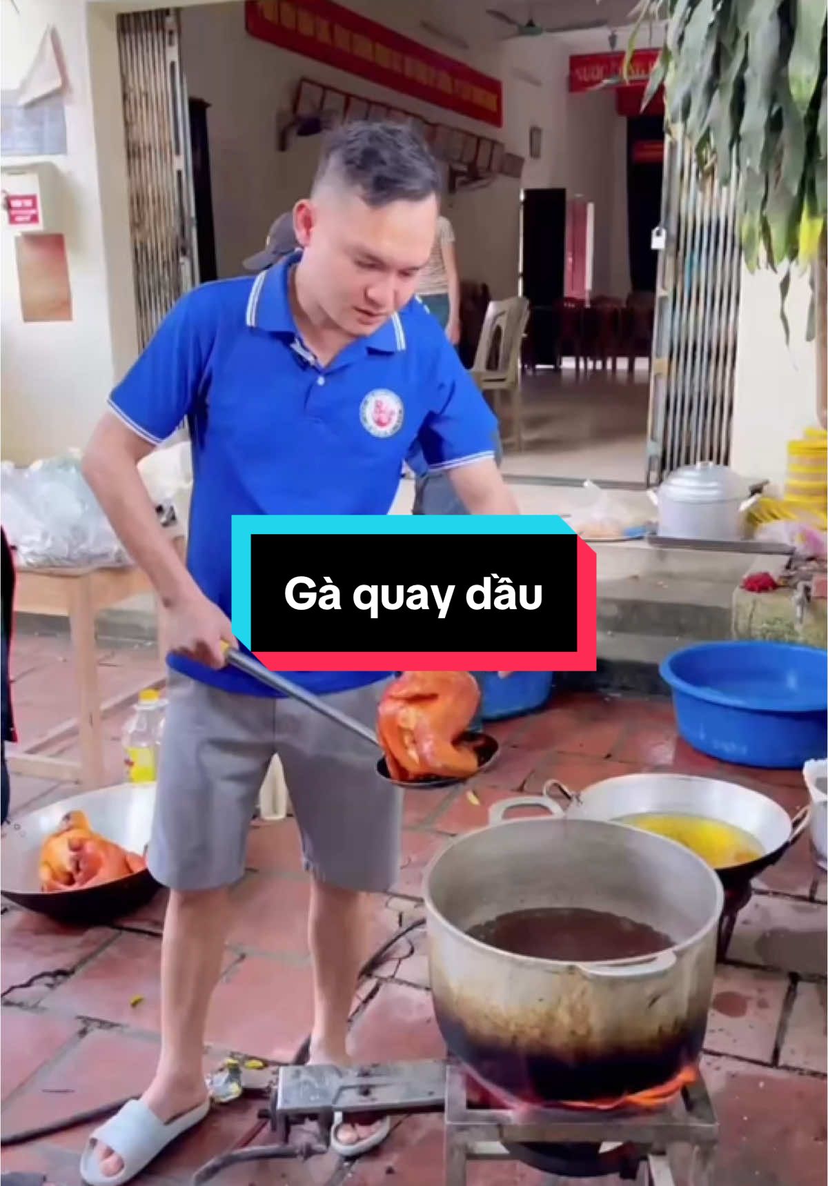 Gà quay ngũ vị bằng dầu ăn đơn giản  mà ngon