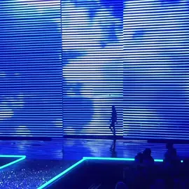 これが当時年収5億稼いでたモデルのランウェイです。 足元注意⚠︎ 　 #karolinakurkova #vsangel #victoriassecret #vsfs #vsfashionshow #českárepublika 