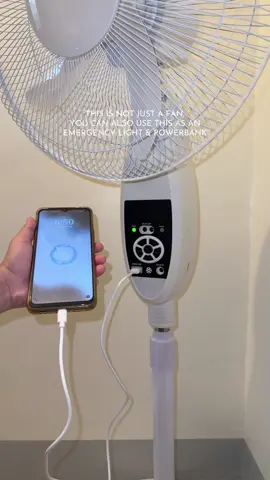 Solar fan na bukod sa hindi gagastos ng kuryente, may emergency lights at pwede pa magcharge ng phone? 😳 GRABE! Sobrang useful nito in case of emergency! 💯 #Solarfan #RechargeableFan #solarrechargeablefan #Emergencylights #EmergencyPowerbank #solarlights 
