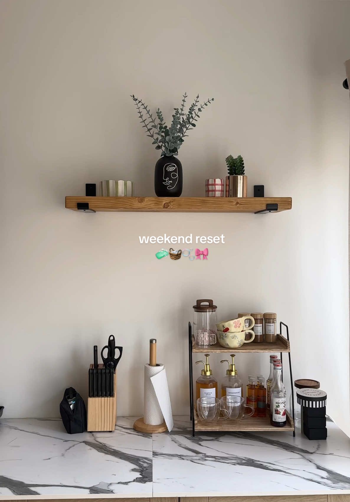 Happy weekend reset!! 🧼🫧🧺🎀 #homereset #homecleaning #CleanTok #cleaningtiktok 