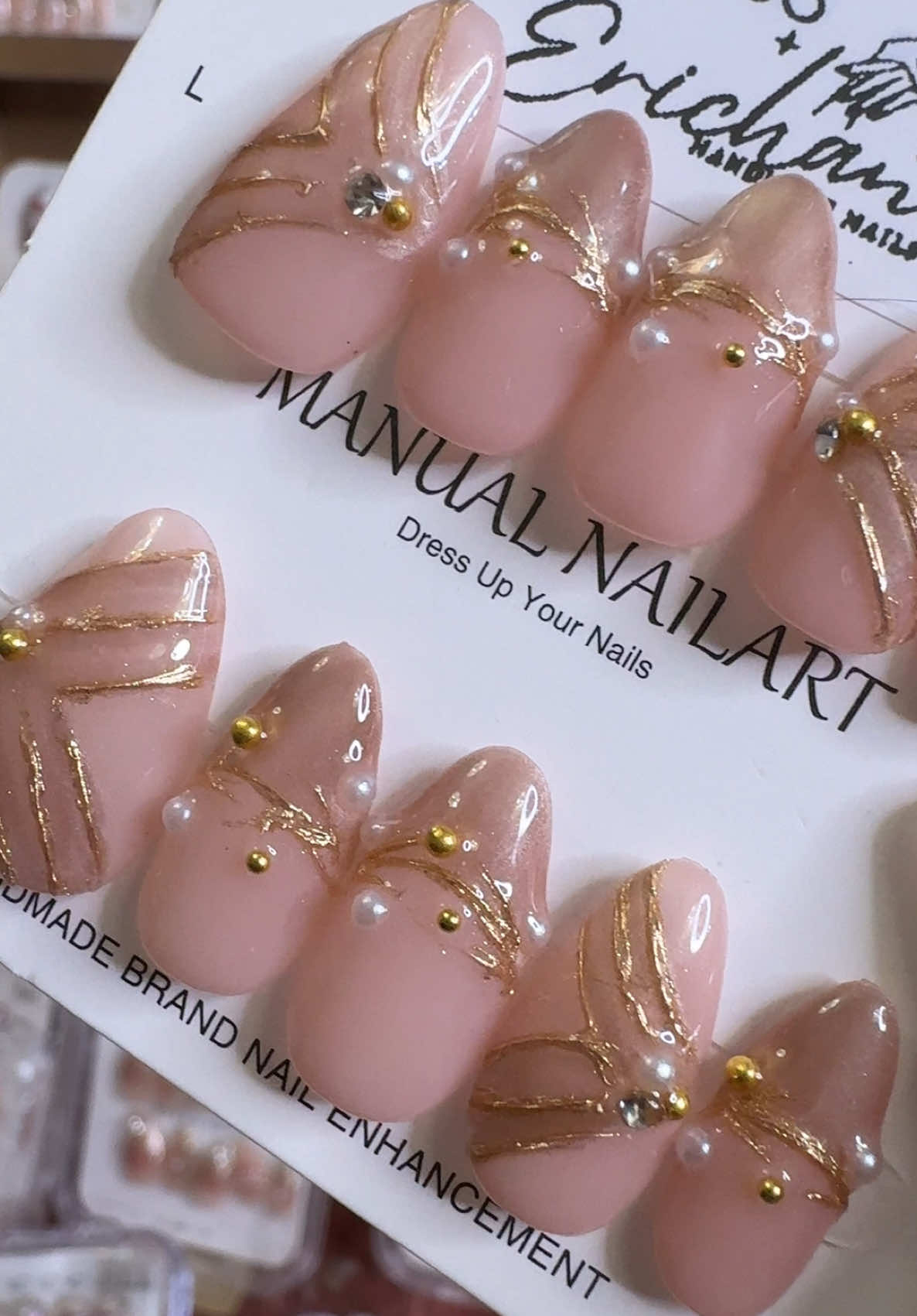 Classy and Elegant nails inspo for minimalistic perfection #nailart #handmadenails #nailtrend #nails #pressonnails 