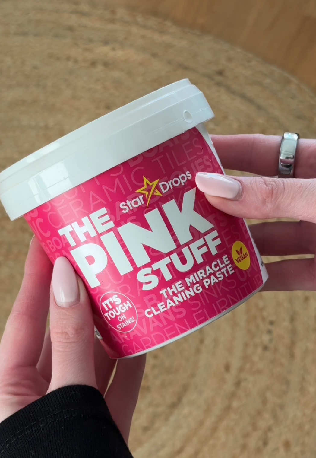 Abracadabra 🪄✨… The Pink Stuff Paste working it’s magic 🤭💗 Shown to us by @homeof.kubra @Diana |ASMR•Lifestyle•cleaning @homewithselvi🎥 #cleaning #CleanTok #cleaningmotivation #thepinkstuff #pinkstuff #deepcleaning #beforeandafter #transformation 