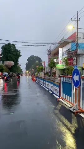 #foryoupage #berandatiktok #blitar24jam #rain #fyp 