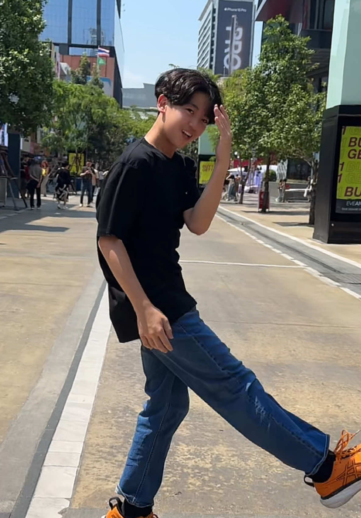 Dance cover of Python – GOT7’s latest comeback song!  Inspired by CHUANG ASIA S2, I filmed and danced to Python in the heart of Bangkok! Capturing the city’s vibrant energy, I incorporated sharp movements and fluid transitions to match the song’s powerful vibe.  #GOT7 #Python #DanceCover #KpopDance #BamBam #Bangkok #Thailand #CHUANGAsiaS2 #CHUANGAsia #estovan #dancer #singer #actor #host #songwriter @GOT7 OFFICIAL @뱀뱀 BamBam @Jackson Wang 王嘉爾 잭슨 @JINYOUNG Official @CHUANGASIA_OFFICIAL @WeTV Singapore @WeTV Official 