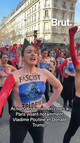 Action des Femen en cours à Paris visant notamment Vladimir Poutine et Donald Trump. #vladimirpoutine #donaldtrump 