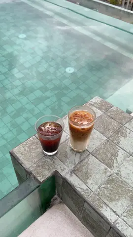 Coffee by the pool cos why not?  #coffee #pool #coffeebythepool #sanjuan #elyu #launion #rooftopbar #rooftop 