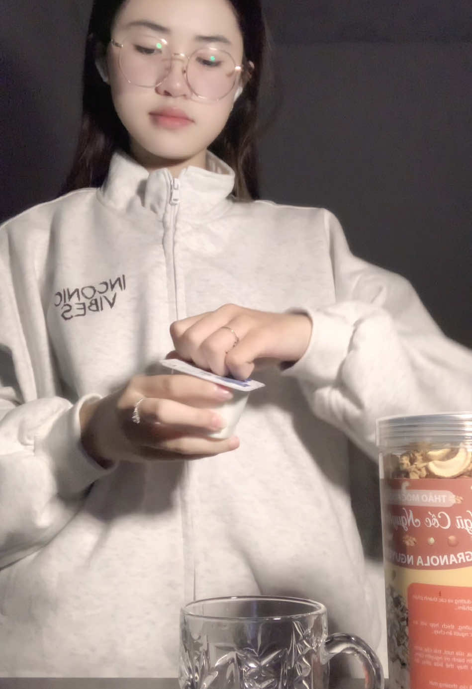 Hê nhô lại là Thư bbi đâyyy. Tập ăn uống có khoa với cùng với Thư đi😡 #chetsombaygio 