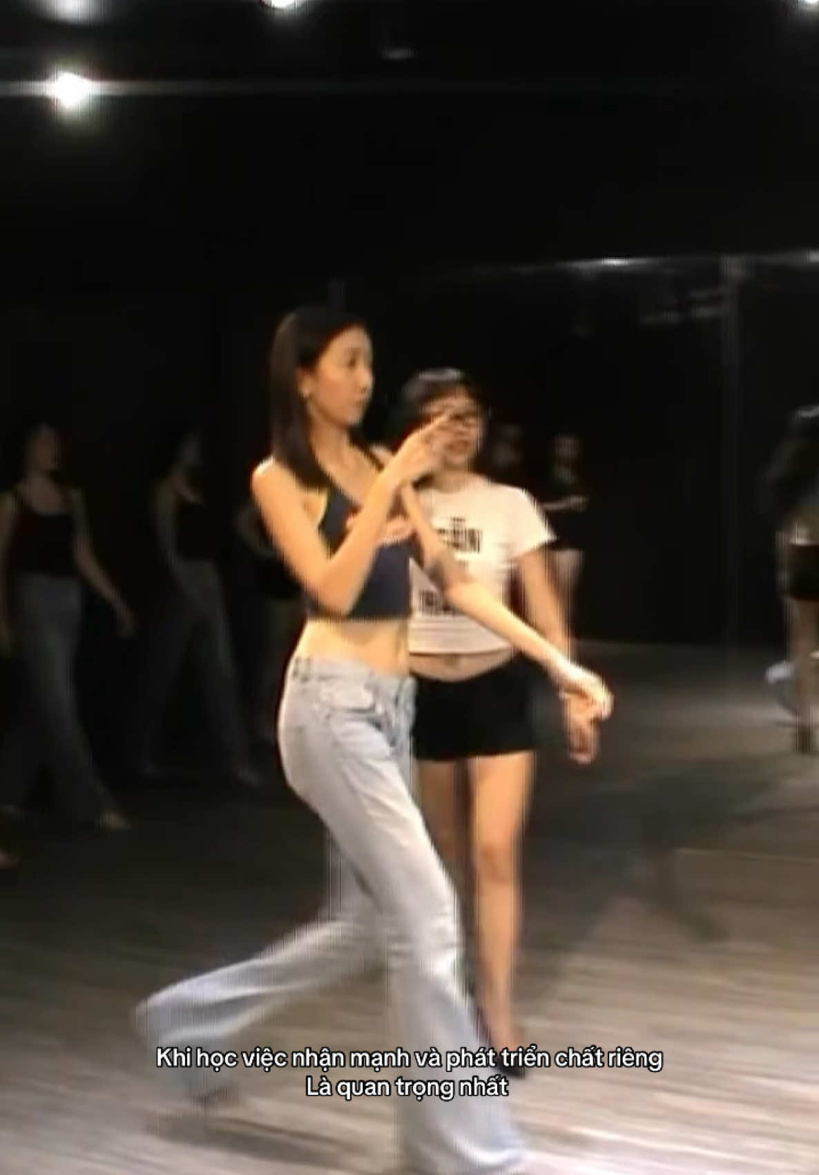 Học catwalk tại lớp #phanlinhcatwalk  có gì ? Cô giáo hướng dẫn là phụ, học trò quậy là chính hahahha ❤️❤️🥰#trainingmodel #catwalk #phanlinhmodel #modelcoach #LearnOnTikTok #model 