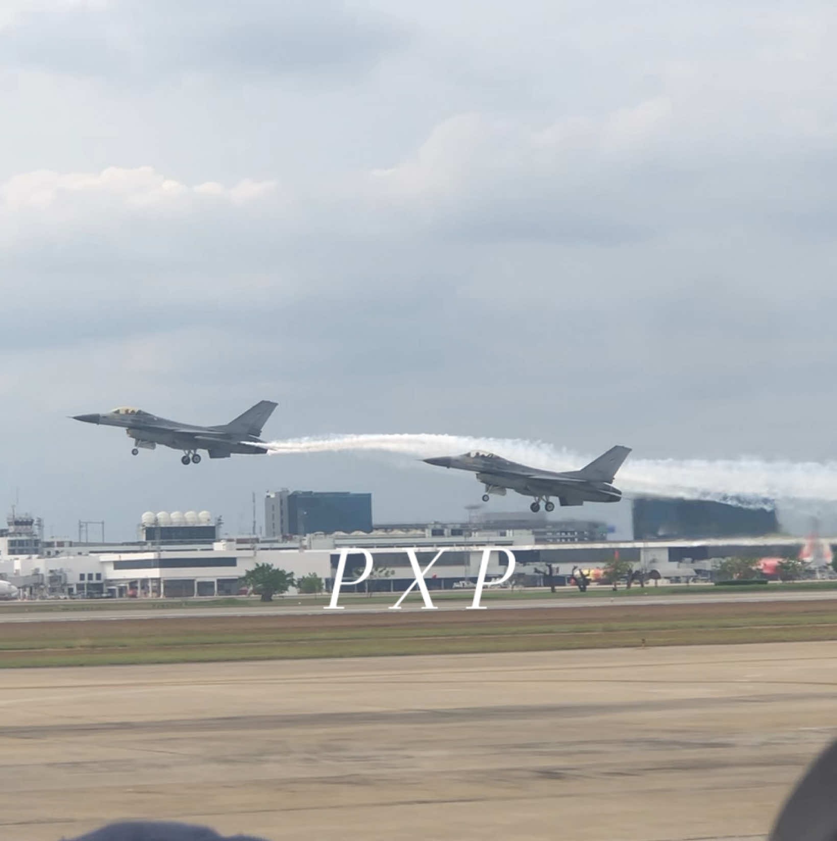 F-16 & Gripen Duo Takeoff #88th #88ปีกองทัพอากาศ #planespotting #aviation #aviationlovers #aviationdaily #gripen #f16 #rtaf 