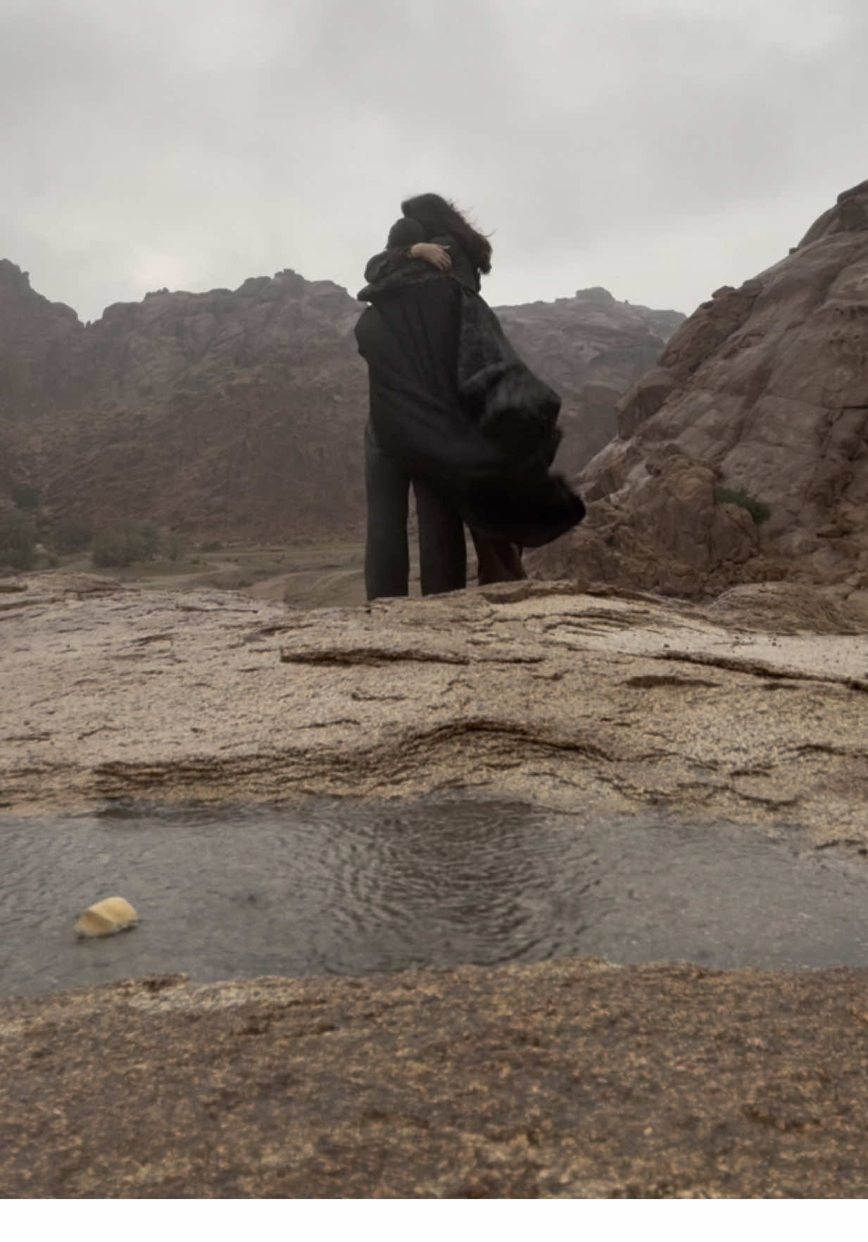 نشوتك تلعب مع قطر المطر‏ وانتشى قطره معك #rainyday 