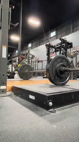 random video, but here are my attempts at heavier power cleans which ultimately turn into me working on triple extension. if you have any tips, lmk! (also thanks to @HigherUpWellness for inspiring me to post this lol) #powerclean #lifting #olylifting #womensday 💪🏾 