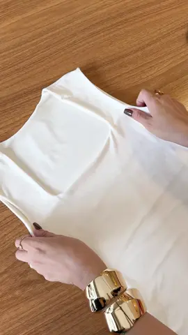 Um pouco dos detalhes do nosso body maravilhoso!! Com decote quadrado que valoriza de mais o corpo, ele também apresenta composição em poliamida premium permitindo um ajuste perfeito no corpo 💖