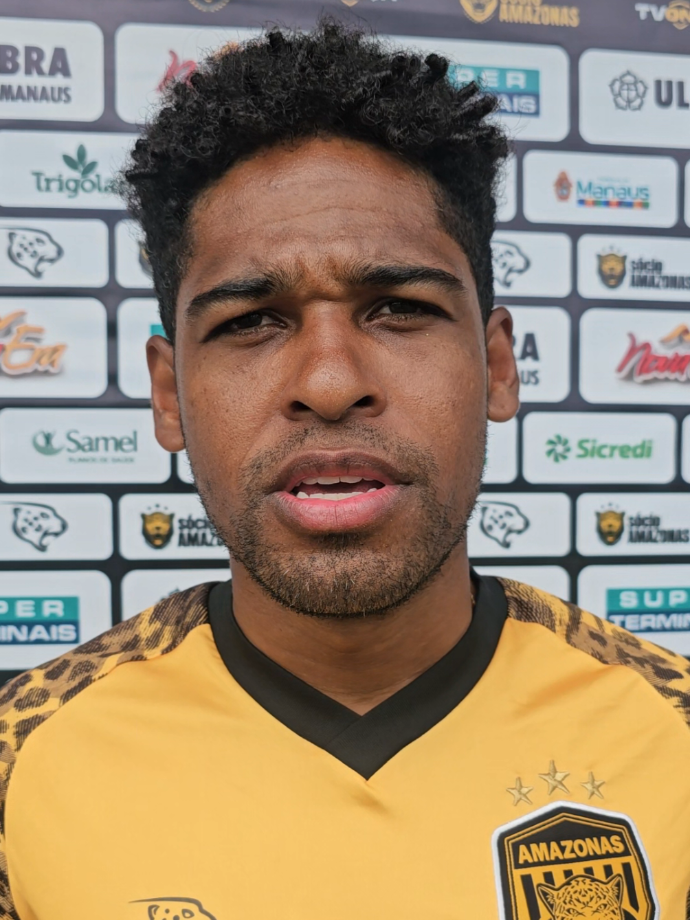 O atacante William Barbio tem um recado pra você, torcedor aurinegro. Se liga! 🎙🟡⚫️ #ÉaOnça #VamosAmazonas #AMFC 