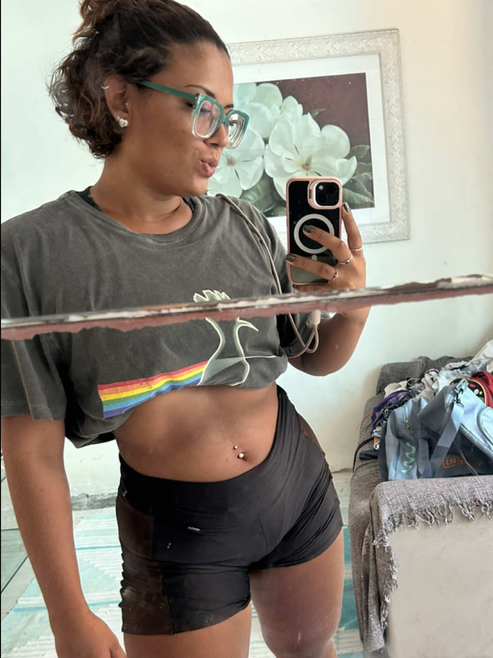 Furei meu umbigo pela primeira vez kkkk tô me sentindo uma adolescente! Feliz dia da mulher 🙅🏽‍♀️ #fyyyyyyyyyyyyyyyy #inseguranças #umbigo #piercing #diadamulher 