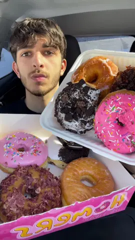 Part 4 | Homers Vs Bernie Beigne 🍩😋  #Foodie #mukbang #doughnuts #beigne #homers #berniebeigne #glaze #maplebacon #tastetest #asmr #viral #fyp #foodreview #mtl #montreal #mtlfood #foodtiktok #eating #fypシ 