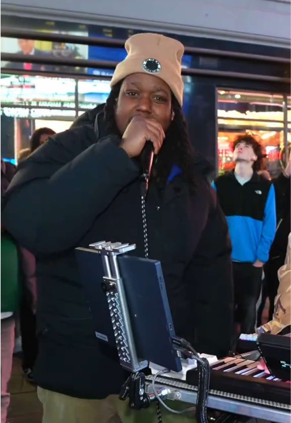quite a few bangers in front of bubba gump shrimp the other night 😂 didn’t get the first two dudes handles, please tag em if u recognize them! @BLACK BUDDA  