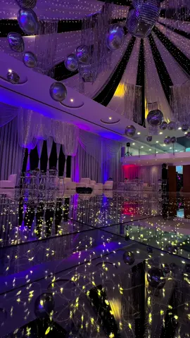 ¡Convierte tu evento en una experiencia única con nuestra Pista LED Infinita en Cochabamba! Haz que tus invitados vivan una celebración inolvidable con un toque moderno y espectacular que dejará huella en cada momento. Contáctanos hoy mismo al 71440092 y haz que tu evento sea el centro de todas las miradas. #EventosInolvidables #PistaLED #Cochabamba #LasMilVajillas #Salon de la Rosa #Decoraciones 