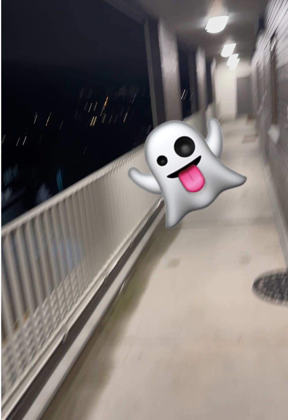 Nagranie archiwalne sprzed przeszło 3 tygodni. Od dłuższego czasu nic się nie dzieje, a ataki całkowicie ustały. Mam nadzieję, że to już ostatnie video tego typu #paranormal #paranormalactivity #haunted #poltergeist #demon #duch #nawiedzonydom #zjawiskaparanormalne #poltergeistactivity #nawiedzony #ghosttube #hauntedhouse 
