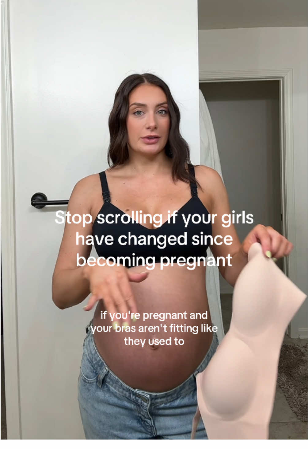 Comfy ✔️ flattering ✔️ functional ✔️ what’s your favorite bra for pregnancy/pp? #nursingbra #postpartumessentials #momcozybra @momcozy 