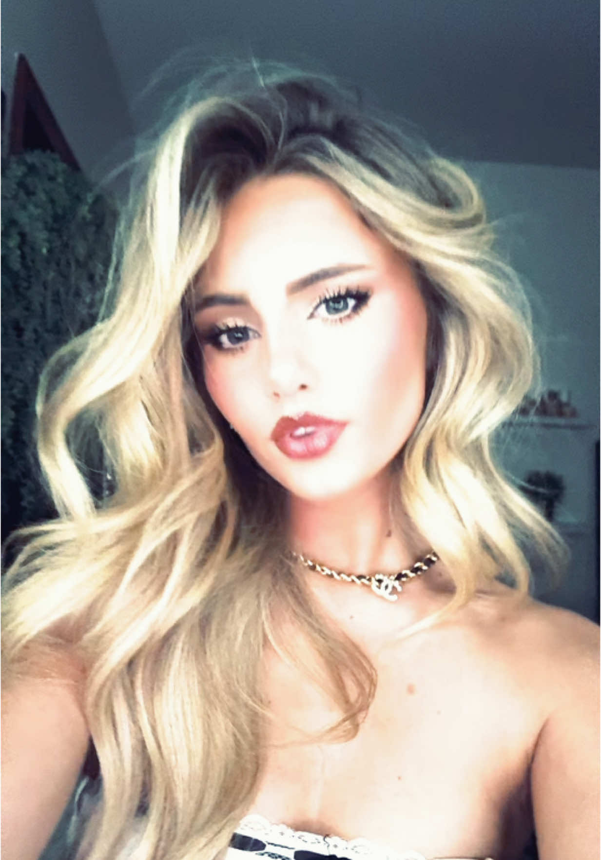 This song haunts me #fyp #fy #weeknd #lypsinc #hair #makeup 