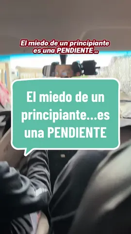 ¡Para principiantes, las pendientes son el mayor reto! ⛰️ Pero no te preocupes, con práctica 💪 y la técnica adecuada 🚴‍♀️, podrás dominarlas.  ¡Aprende a disfrutar del ascenso!  🎉 #ganaconfianza #pendientes #miedoalvolante #viral #fyp #reels #conducción #HabilidadesAlVolante #tutorial 