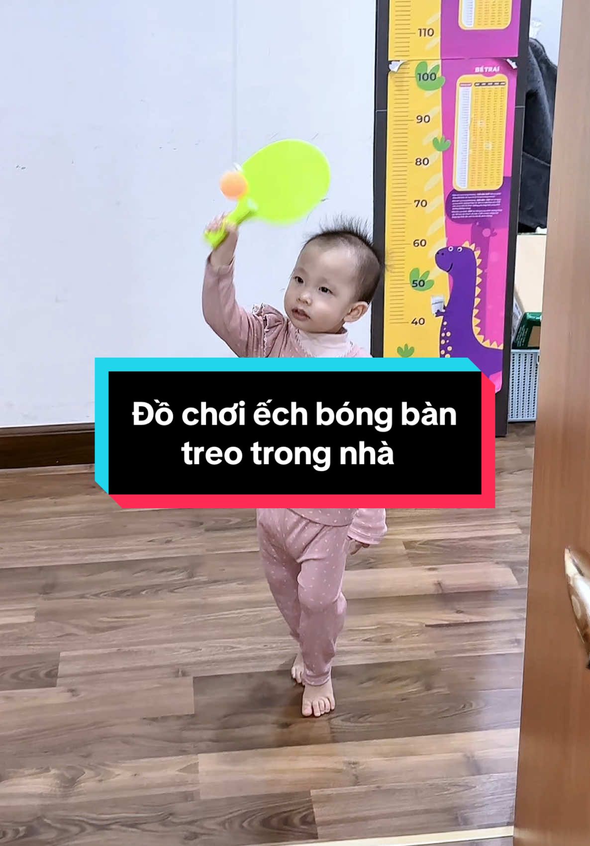 Đồ chơi đánh bóng bàn trong nhà cho bé. Bằng cốc trà sữa thôi con vừa vui vừa được vận động, cai tivi đthoai luôn #dochoichobe #dochoivandong #dochoi #dochoichocon #lamchame #mebimsua #dochoidanhbongban #dochoiechbongban 