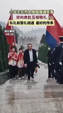 捕捉孩子们迎接军队的温馨瞬间!#xuhuong #fyp 