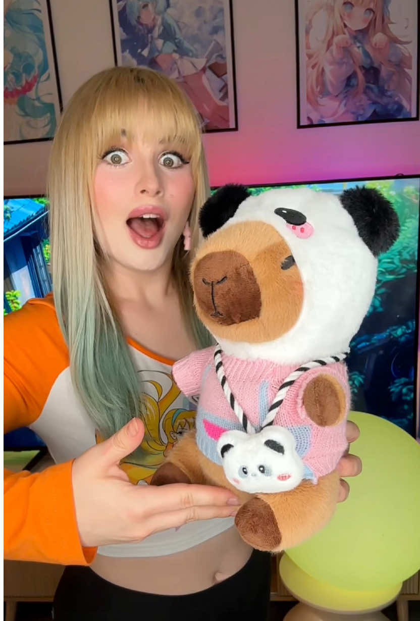 Le COMPRÉ MUCHA ROPA a mi CAPIBARA de PANDA!! 😱🐼🟤