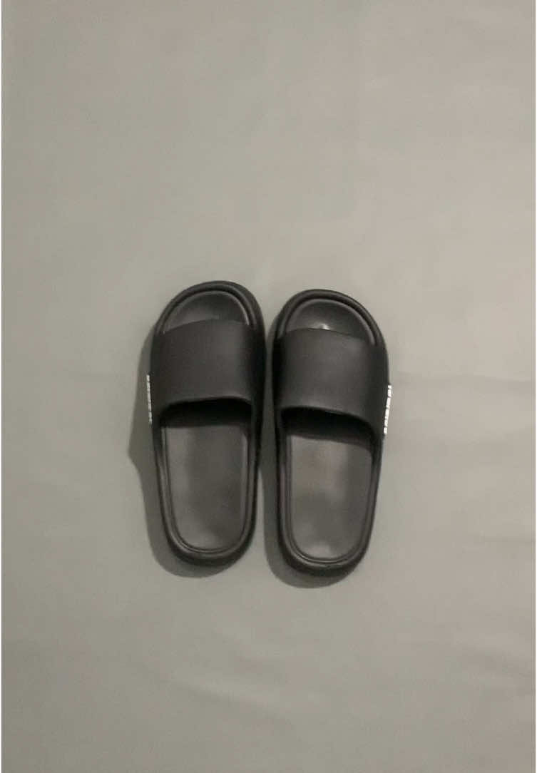 Spesifikasi sandal Bahan karet ✅ Insole tinggi ✅ Nyaman dipakai ✅ Anti selip ✅#sandal #sandalkaret #sandalviral 