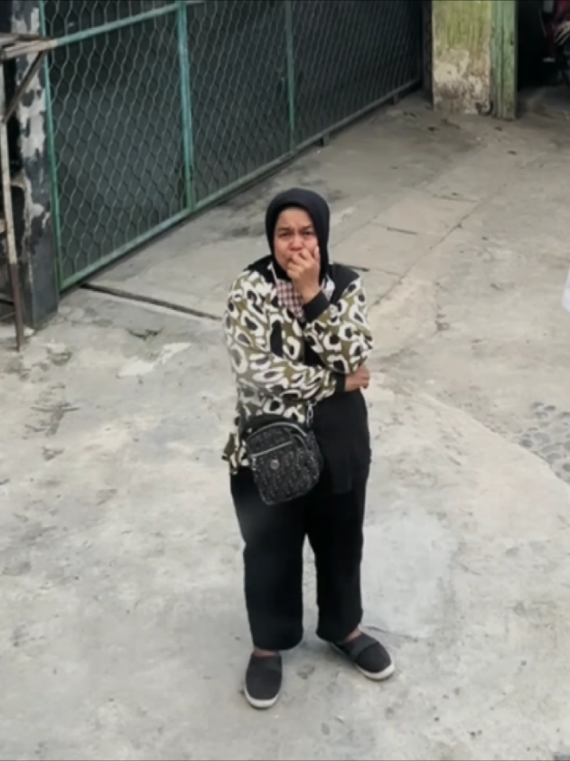 setiap kali menatap wajah ibu, aku melihat seribu alasan mengapa aku harus sukses 🥀#fypシ゚ #ibu #sadstory #bismillahfyp #xzyabc #fypage #xyzabc #fypシ゚viral #fypdonggggggg 